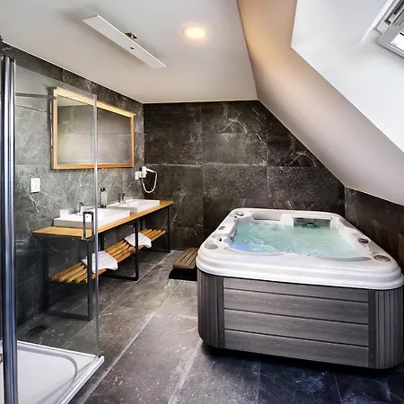 Maladinovo Pri Liptovskej Mare אתר נופש *