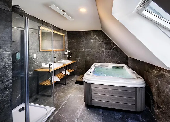 Maladinovo Pri Liptovskej Mare Resort *