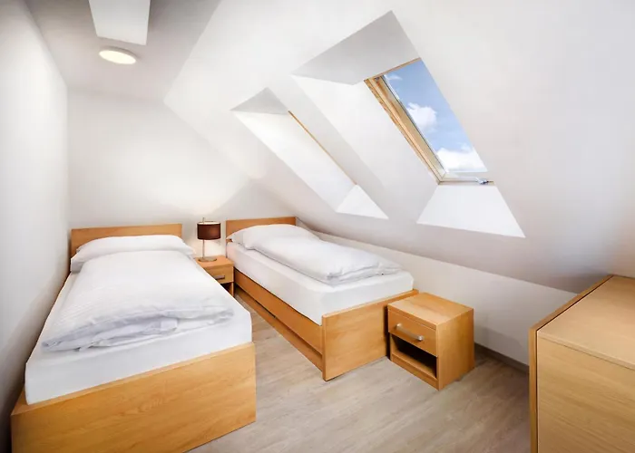 Maladinovo Pri Liptovskej Mare * Lipótszentmiklós